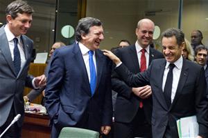 The president of the Commission Mr. Barroso. the Swedish prime minister Mr. Rienfeldt and the French president Mr. Sarkozy | photo: Consilium