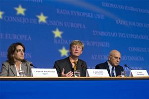 The Swedish minister of the environment Andreas Carlgren, the Spanish state secretary for climate change Teresa Ribera Rodriguez and the Commissioner for environment Stavros Dimas | photo:  Consilium
