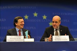 The president of the Commission and of the European Council Jose Manuel Barroso and Fredrik Reinfeldt look happy after the first day of the Council | photo: Audiovisual Service